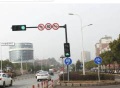 路口的交通信號燈裝多少數量才合理?